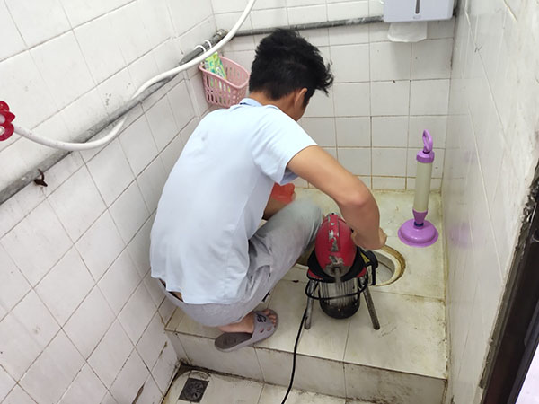 普陀管道堵塞冒臭气 专业师傅现场解决问题